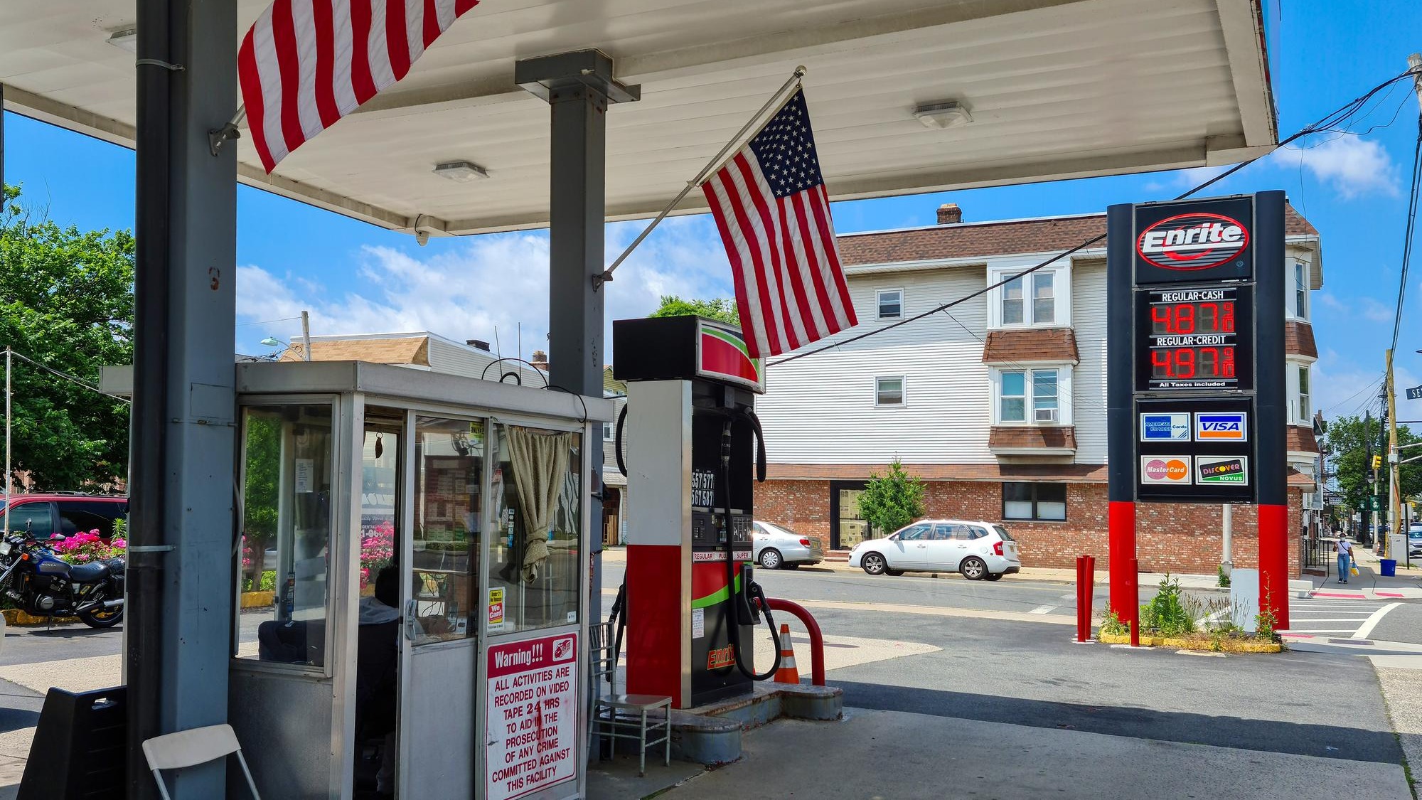 Newark New Jersey United States June 17 2022 Panel with fuel prices high prices of oil products because of the war in Ukraine
