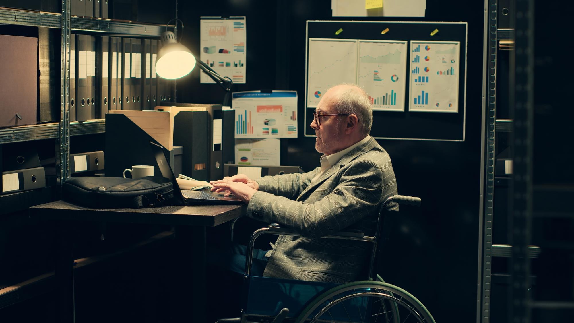 Paralyzed investigator does background check on potential culprit