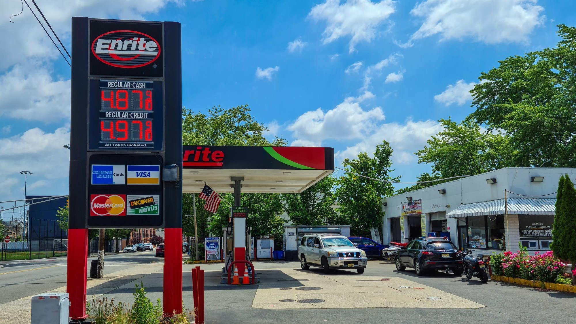 Newark New Jersey United States June 17 2022 Panel with fuel prices high prices of oil products because of the war in Ukraine