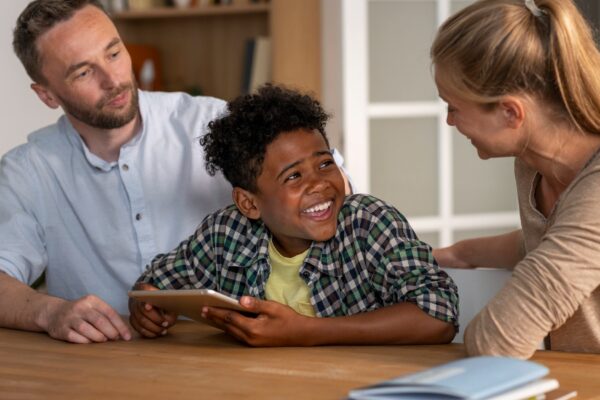 Medium shot smiley parents and kid at home