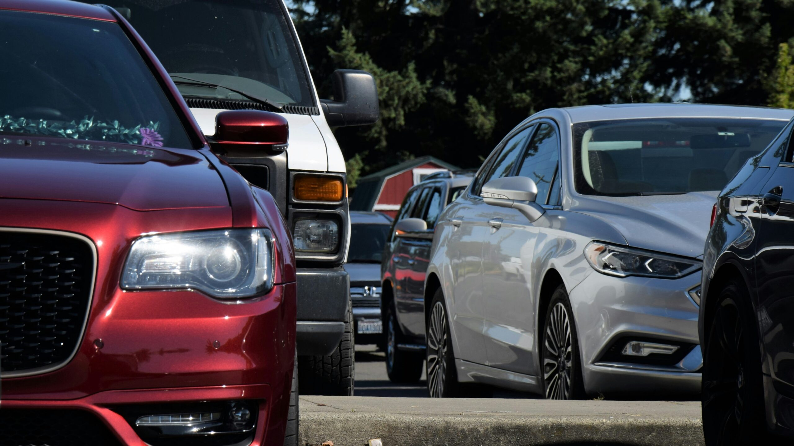 a parking lot filled with lots of parked cars