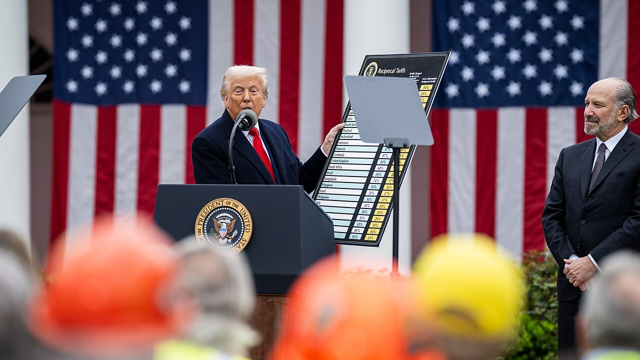 President Donald Trump signs an Executive Order on the Administration’s tariff plans at a “Make America Wealthy Again” event, Wednesday, April 2, 2025, in the White House Rose Garden. (Official White House Photo by Daniel Torok) See also File:2025-April-02-Reciprocal tariffs (left half).jpg