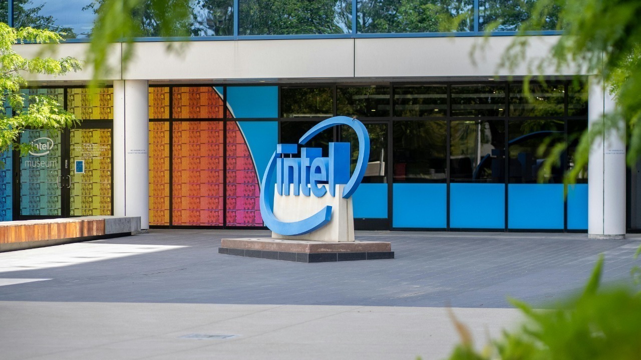 Exterior view of Intel’s headquarters with logo in San José, California.
