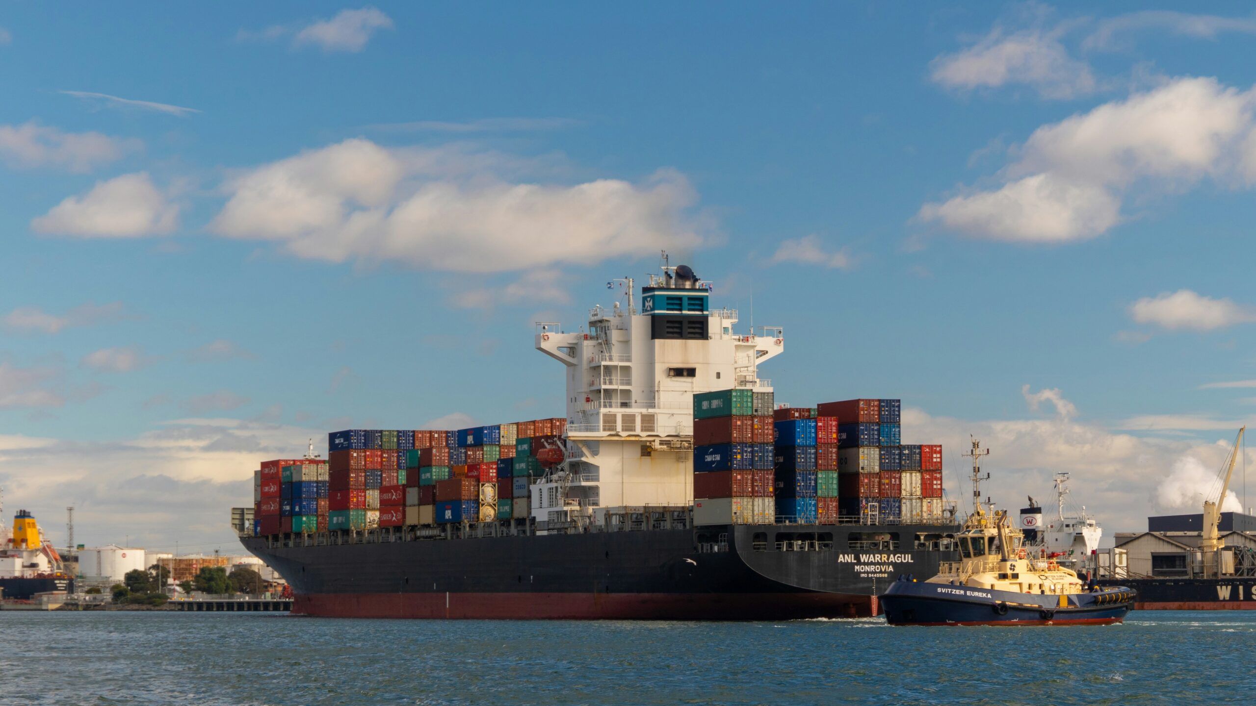 cargo ship on sea under blue sky during daytime
