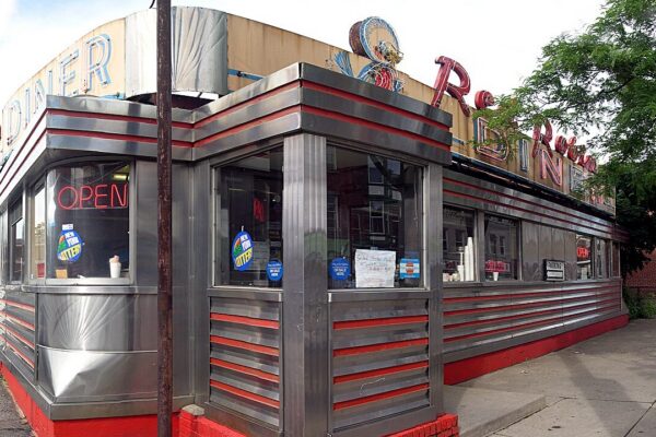 Red Robin Diner at the corner of Main & Broad Streets in Johnson City, NY (now closed)