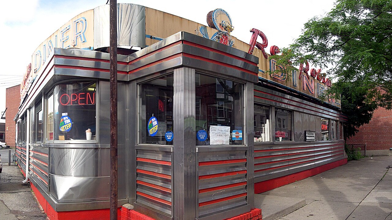 Red Robin Diner at the corner of Main & Broad Streets in Johnson City, NY (now closed)