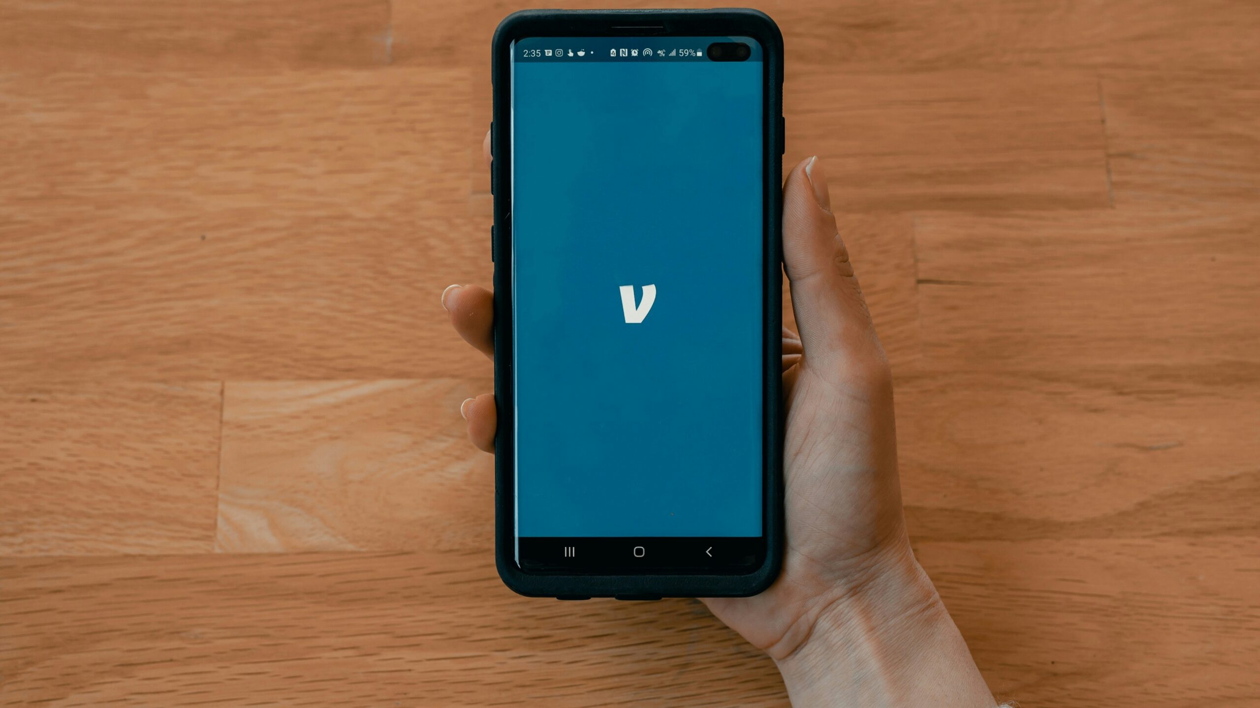 black samsung android smartphone displaying blue screen