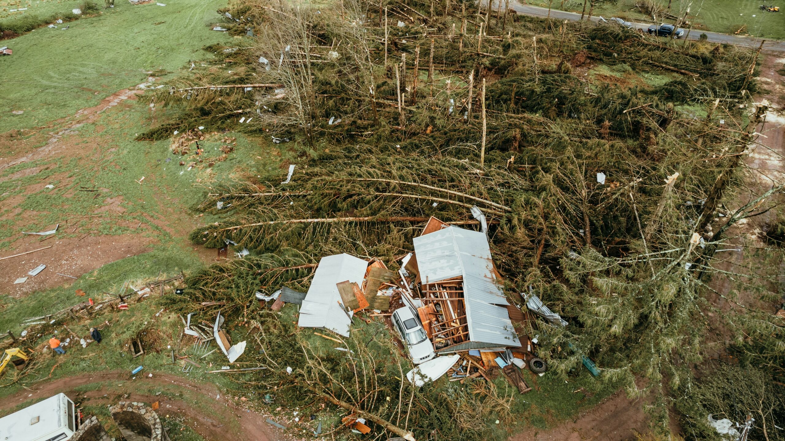 a house that has been torn down in the middle of a field