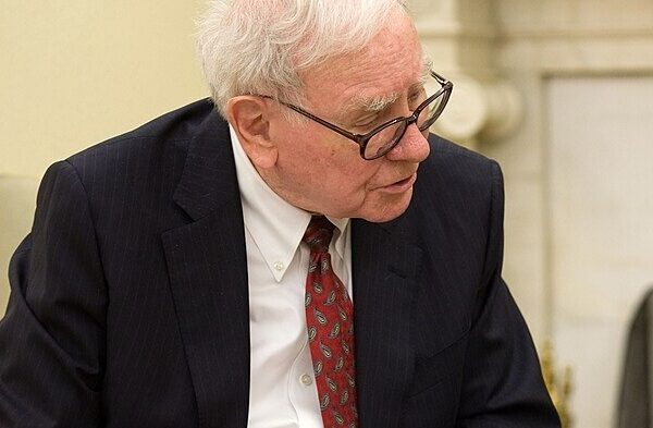 President Barack Obama and Warren Buffett in the Oval Office, July 14, 2010.