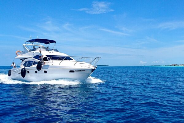 yacht sailing in the Maldives