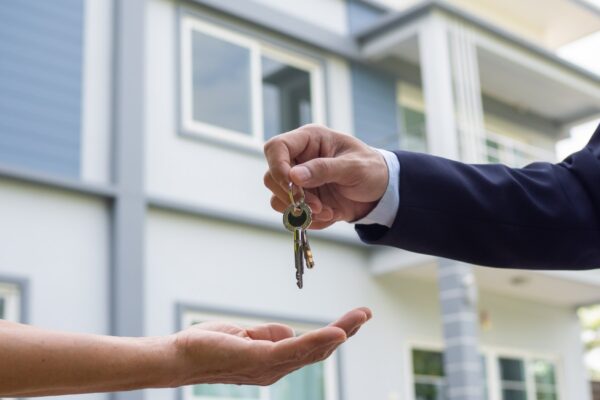 Home buyers are taking home keys from sellers. Sell your house, rent house and buy ideas.
