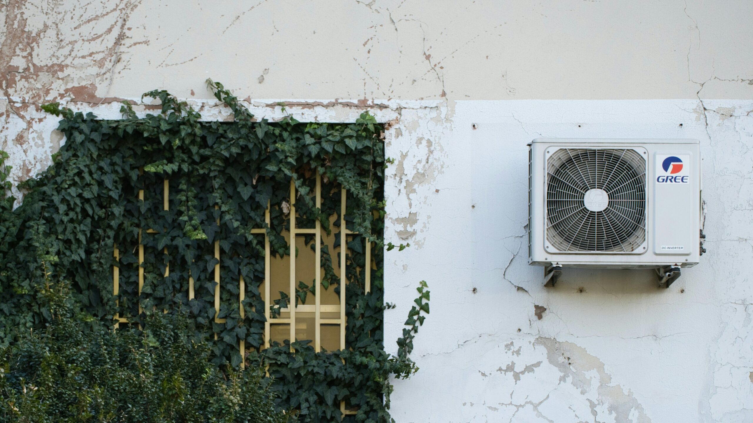 a air conditioner mounted to the side of a building