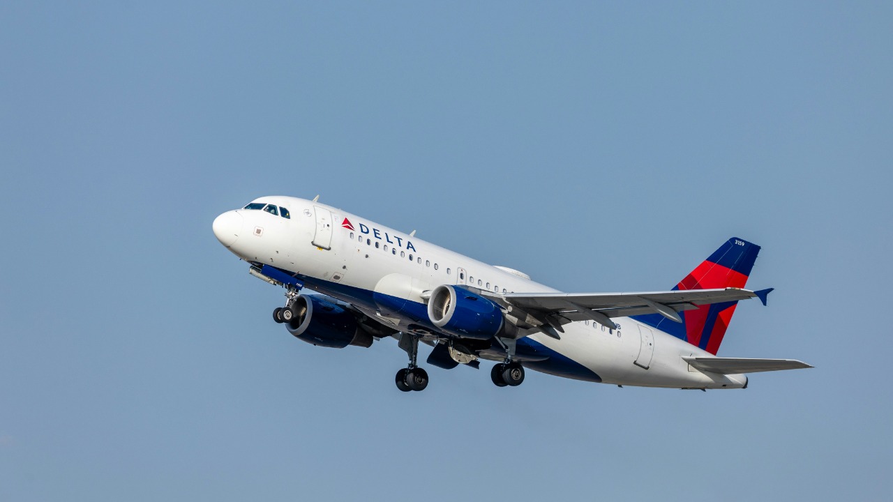 blue and white Delta airplane at flight