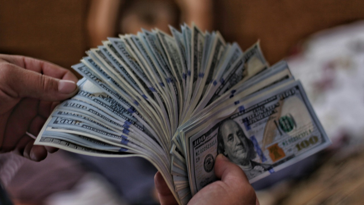 100 US dollar banknotes
