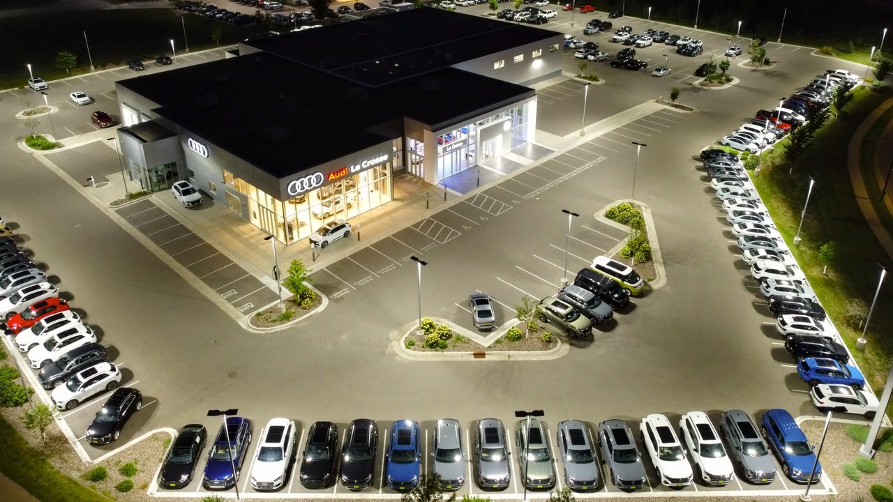Image Credit: Car dealership — Image Credit: Wikideas1 - CC0/Wiki Commons/fresh